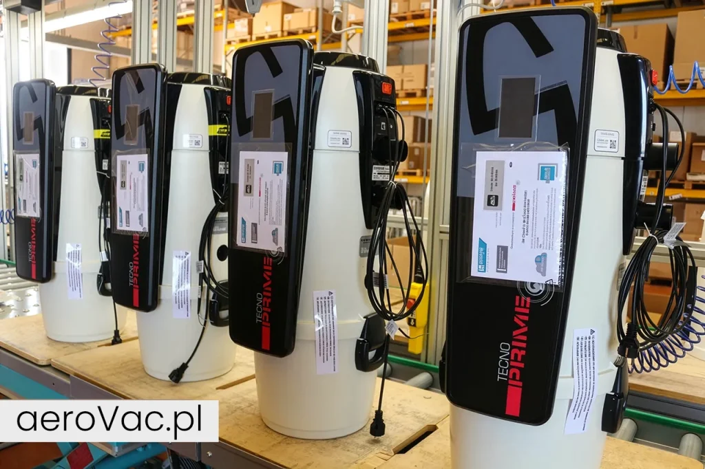 Rząd jednostek centralnych odkurzaczy Tecno PRIME w magazynie producenta. Ceny odkurzaczy centralnych.